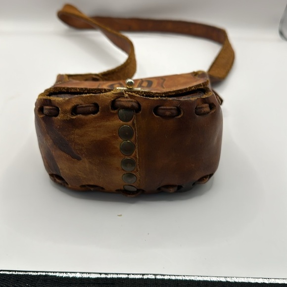 Leather bag small great preowned condition 4”wider 4”length brown - Picture 3 of 5